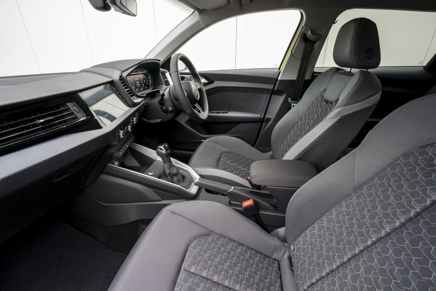 Интерьер Audi A1 citycarver 2019 года  (UK) (фото 19 из 40)